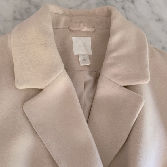 H&M cream blush coat with tie belt covered snap closure notched lapel size M - Picture 4 of 13